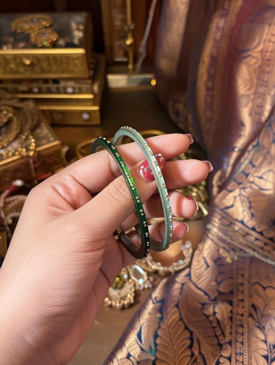 "Delicate handcrafted thin lac bangles for daily Indian jewelry"